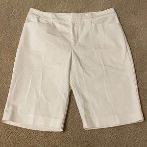 Women’s Size 10 Chaps Shorts. Ultra Clean. Bermuda (Long) Shorts.